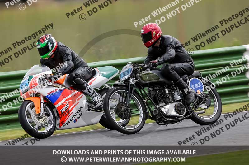 Vintage motorcycle club;eventdigitalimages;mallory park;mallory park trackday photographs;no limits trackdays;peter wileman photography;trackday digital images;trackday photos;vmcc festival 1000 bikes photographs